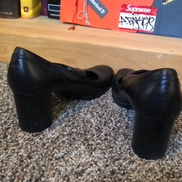 KELLY & KATIE-‘Colony’ black slip on heels w/strap - Picture 4 of 9